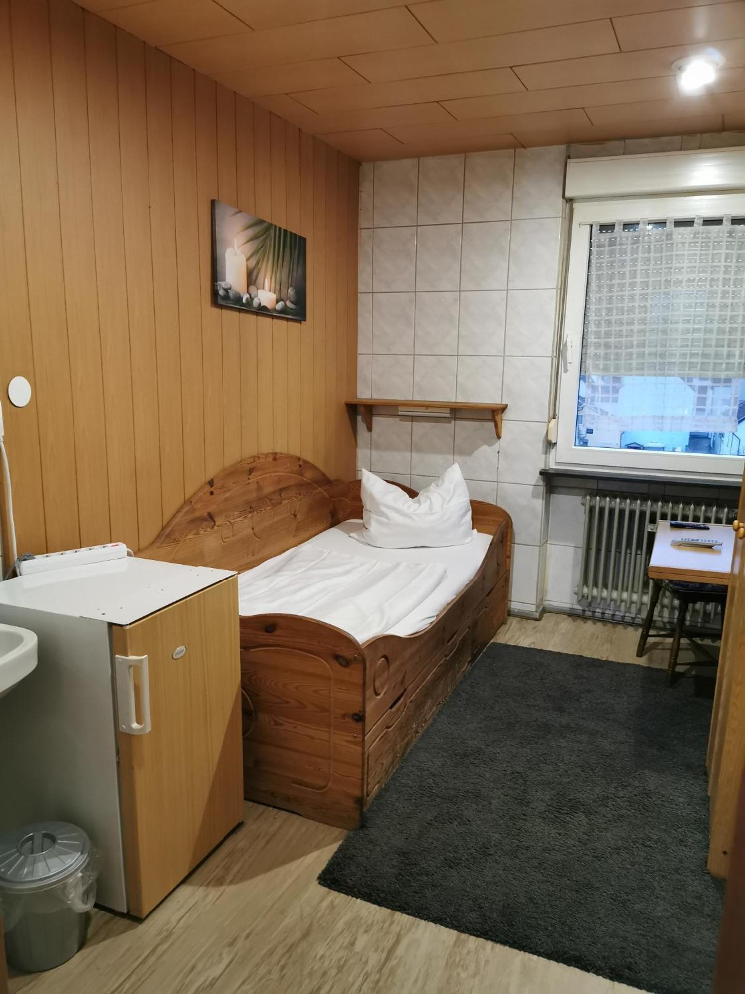 See Lord Hotel Kaiserslautern Rum bild