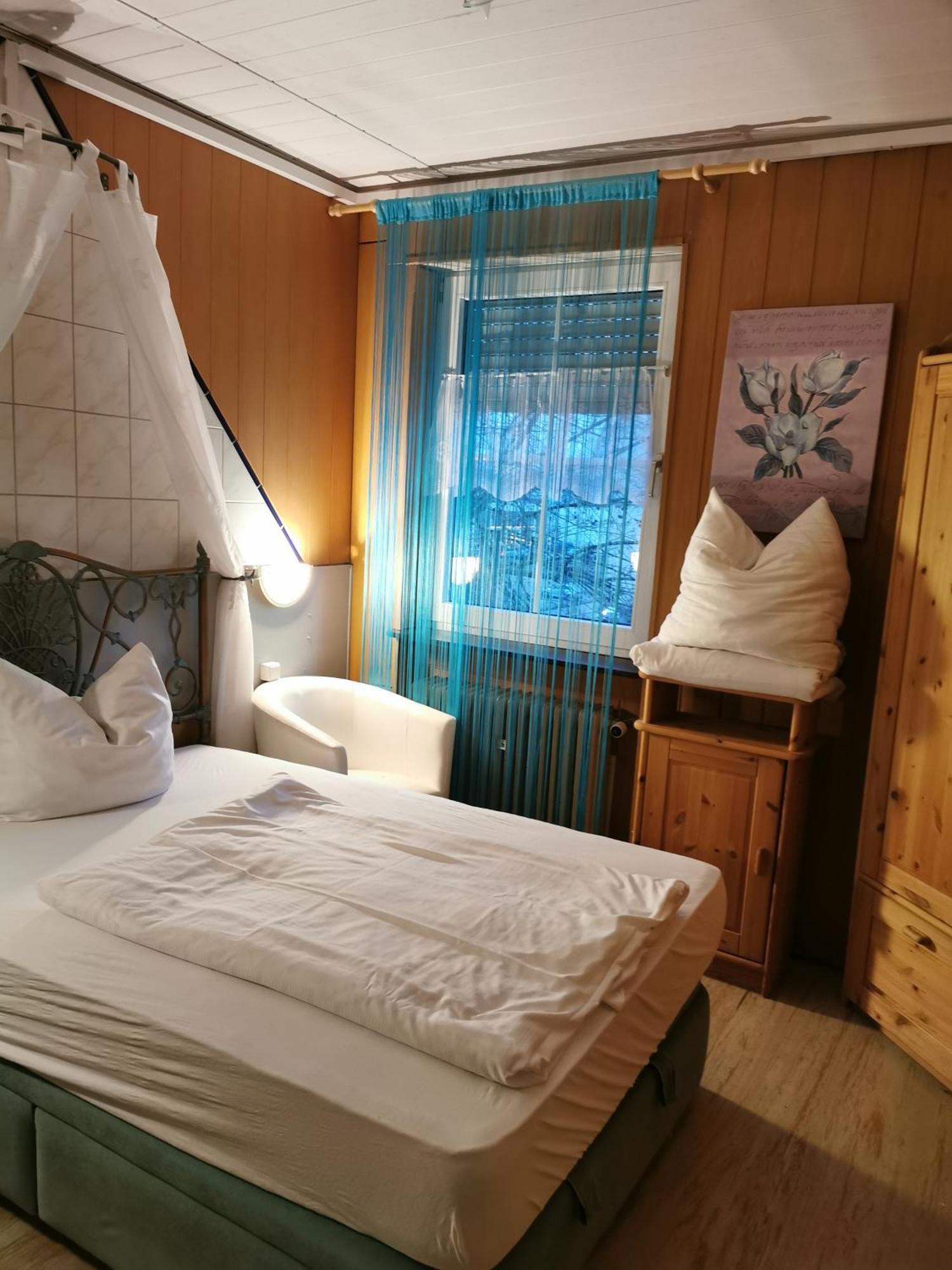 See Lord Hotel Kaiserslautern Rum bild